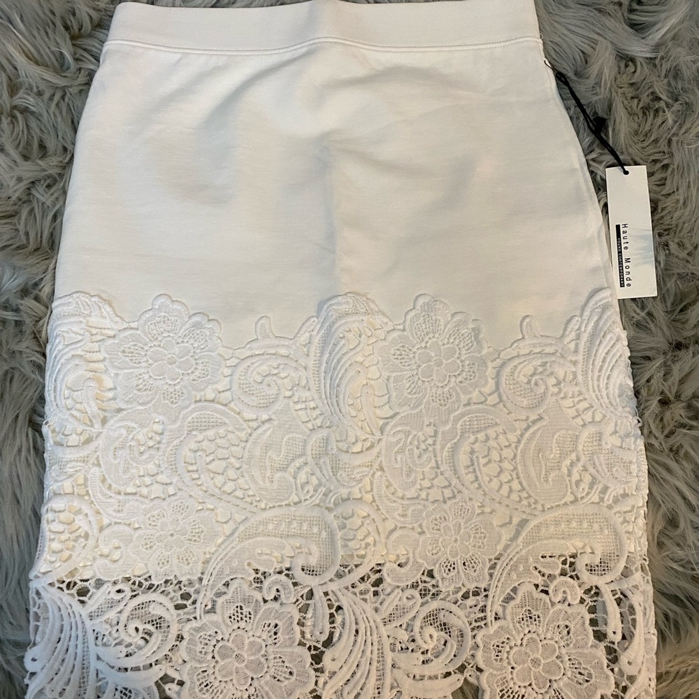 Haute monde white laced pencil skirt. NWT, size medium